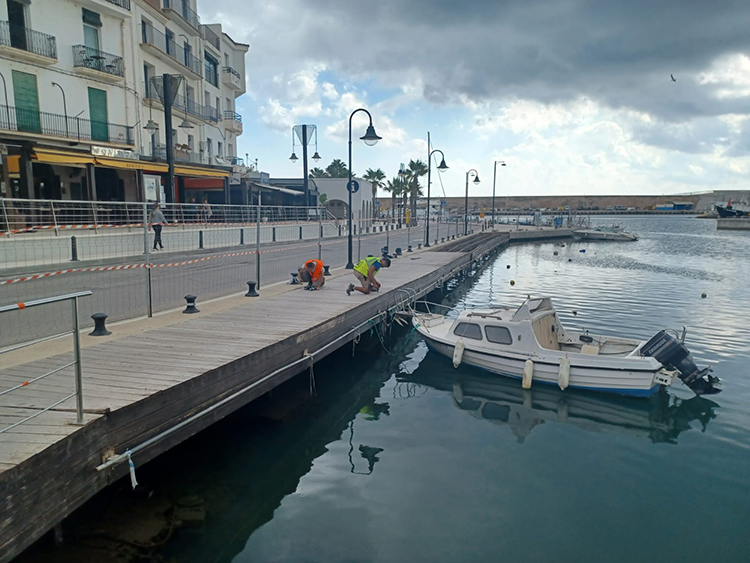 Ports renova la passarel·la de fusta al port de l’Ametlla de Mar